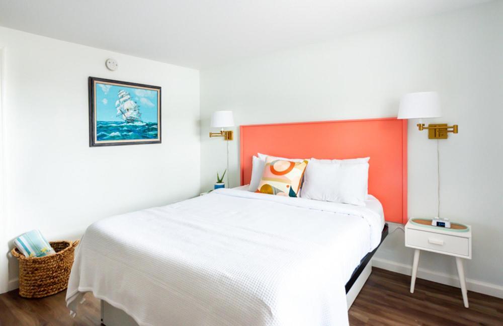 Royal Palms Motel ไทบีไอส์แลนด์ ภายนอก รูปภาพ
