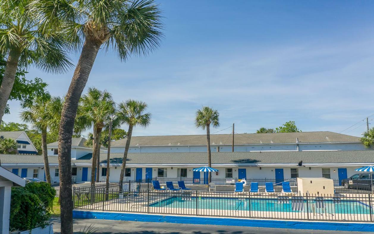 Royal Palms Motel ไทบีไอส์แลนด์ ภายนอก รูปภาพ