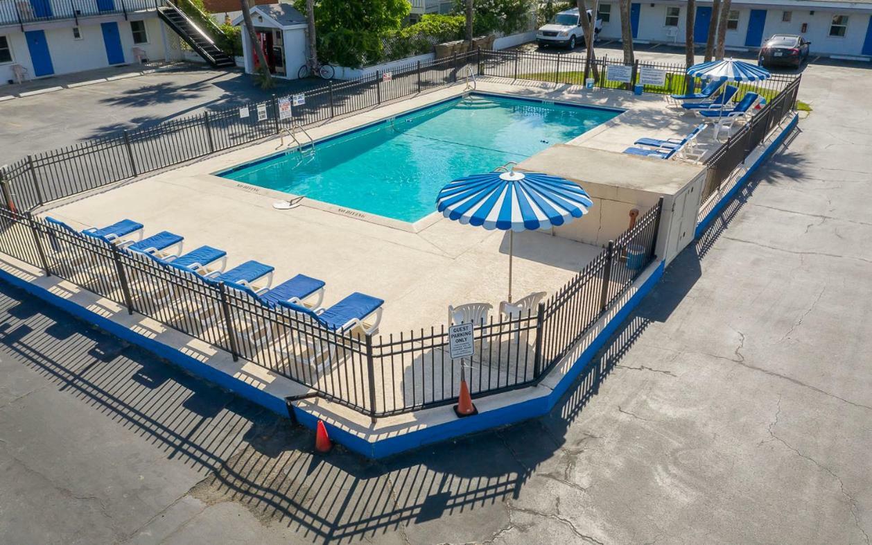 Royal Palms Motel ไทบีไอส์แลนด์ ภายนอก รูปภาพ